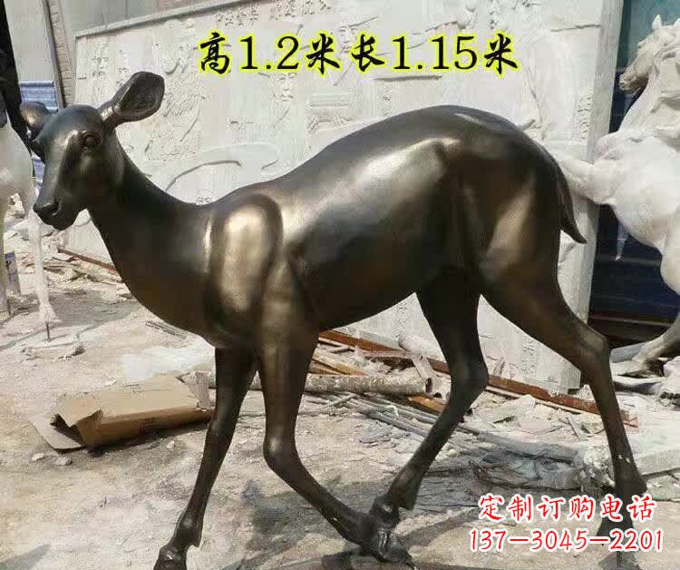 石狮灵动的小鹿铜雕