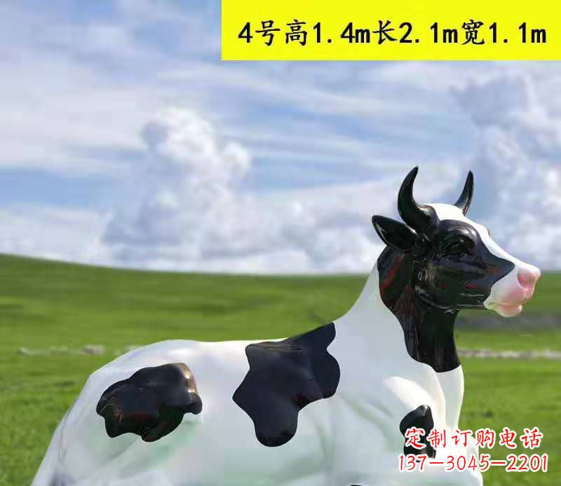 石狮玻璃钢彩绘黑白奶牛雕塑
