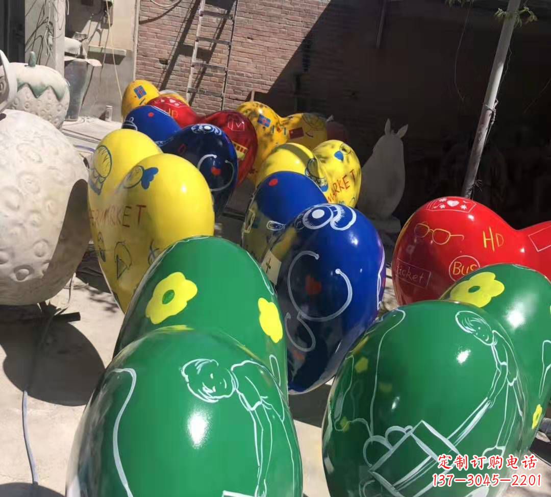 石狮玻璃钢彩绘气球雕塑