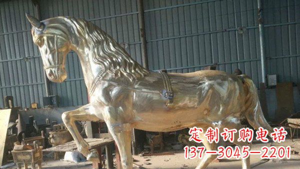 石狮玻璃钢仿铜动物雕塑——给马公园带来活力