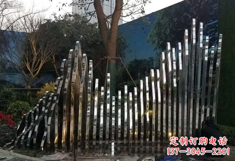 石狮不锈钢公园里的假山雕塑