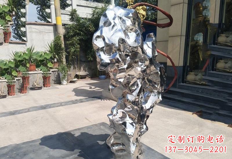 石狮太湖石雕塑传承中华文化精髓