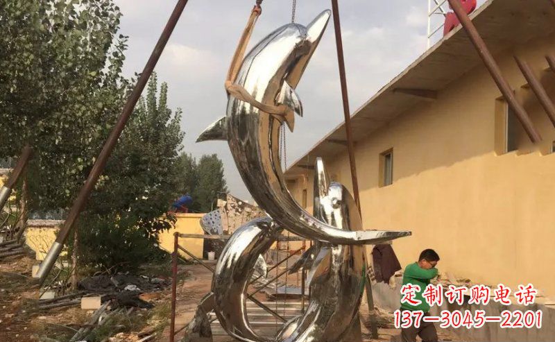 石狮不锈钢海豚雕塑美丽而又神秘