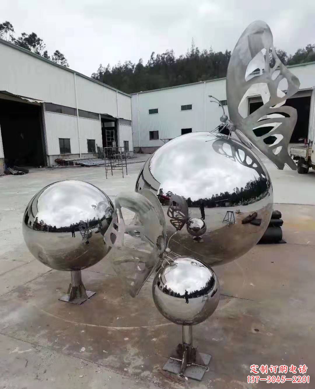 石狮不锈钢蝴蝶雕塑美丽而迷人