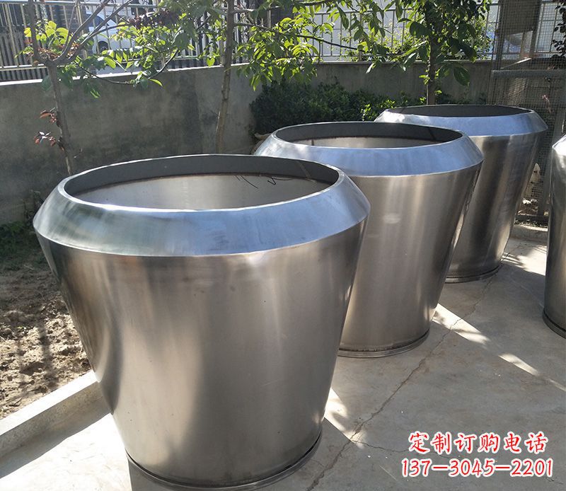 石狮不锈钢花盆雕塑给你的家园增添一份独特的美