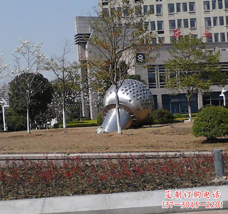 石狮不锈钢话筒雕塑简约而又具有现代感