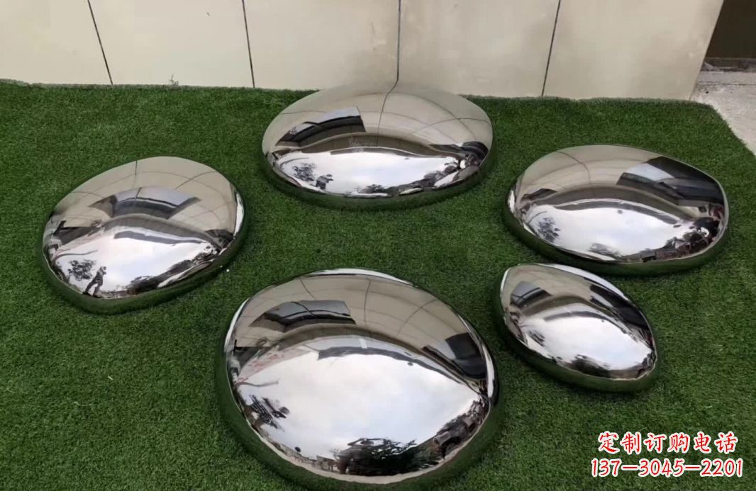 石狮精致灵动的不锈钢鹅卵石雕塑