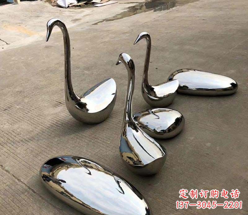 石狮精美绝伦的鹅卵石雕塑
