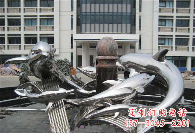 石狮海豚雕塑融合浪漫和优雅