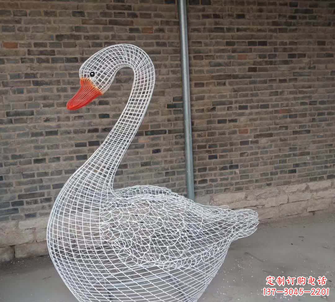 石狮不锈钢镂空天鹅雕塑精美而优雅