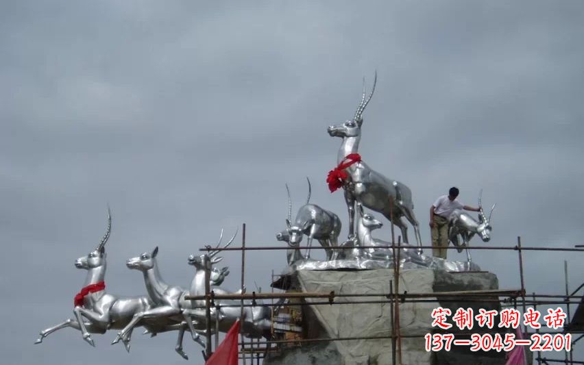石狮不锈钢动物雕塑——美丽宁静的自然之美