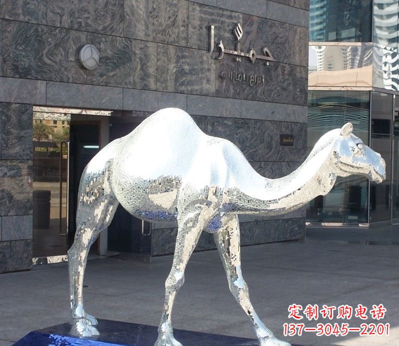 石狮不锈钢骆驼雕塑精美外形折射古朴美感