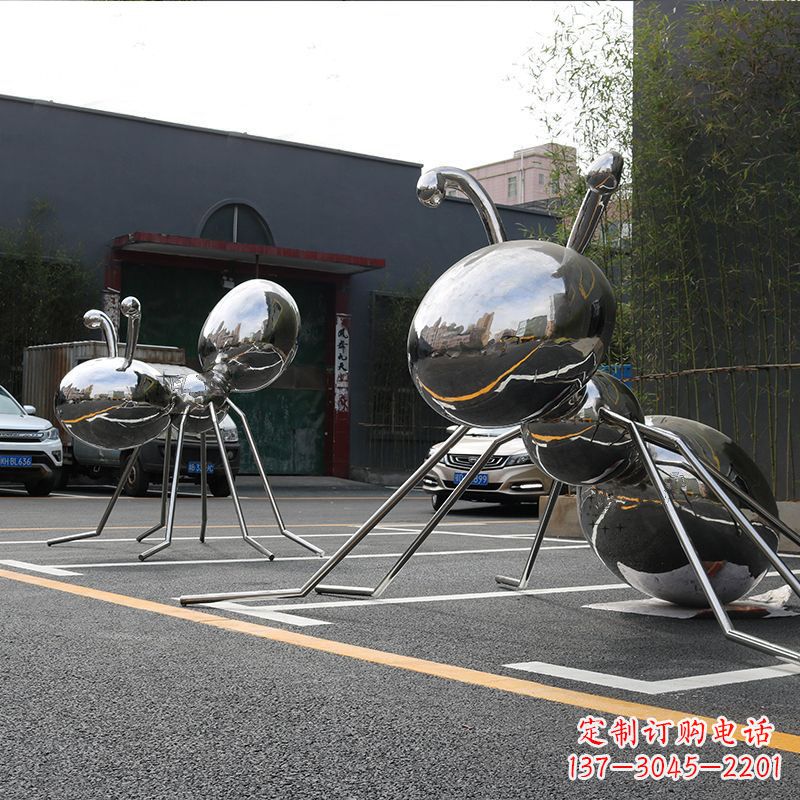 石狮蚂蚁雕塑给城市街道带来活力