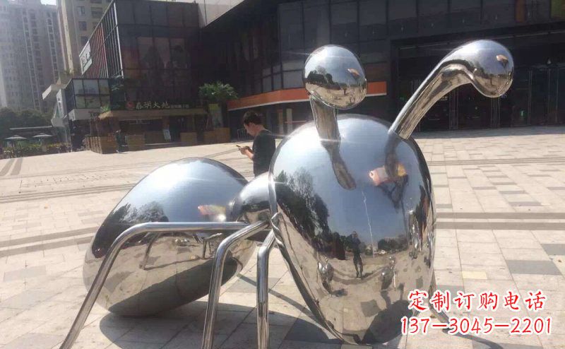 石狮不锈钢蚂蚁雕塑精美而富有讽刺意味