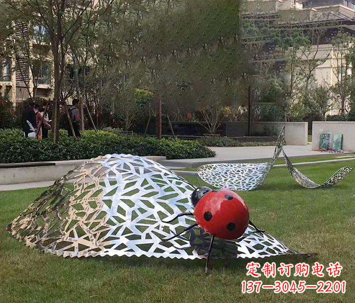 石狮不锈钢瓢虫雕塑令人惊叹的艺术之美