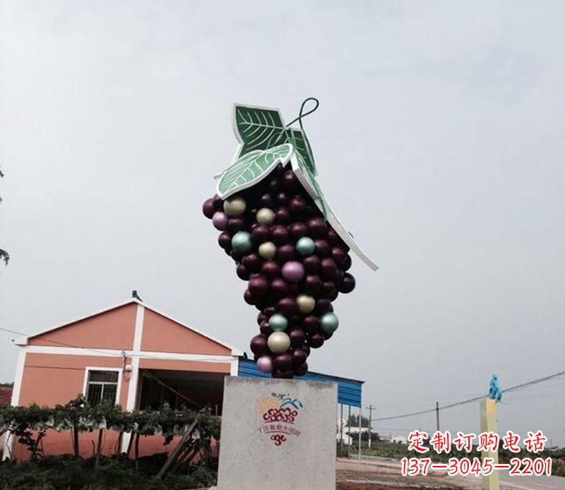 石狮精美绝伦的不锈钢葡萄雕塑