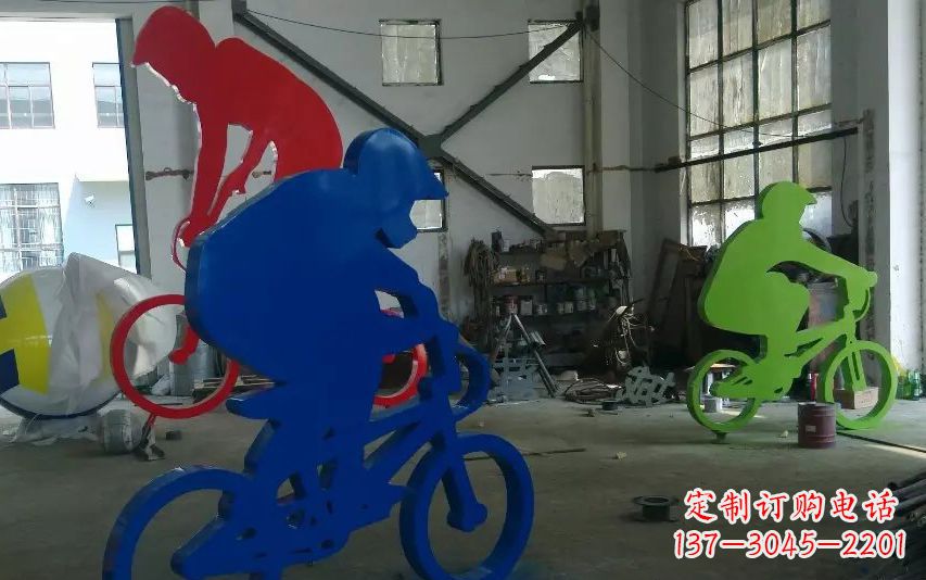 石狮不锈钢骑自行车的运动雕塑