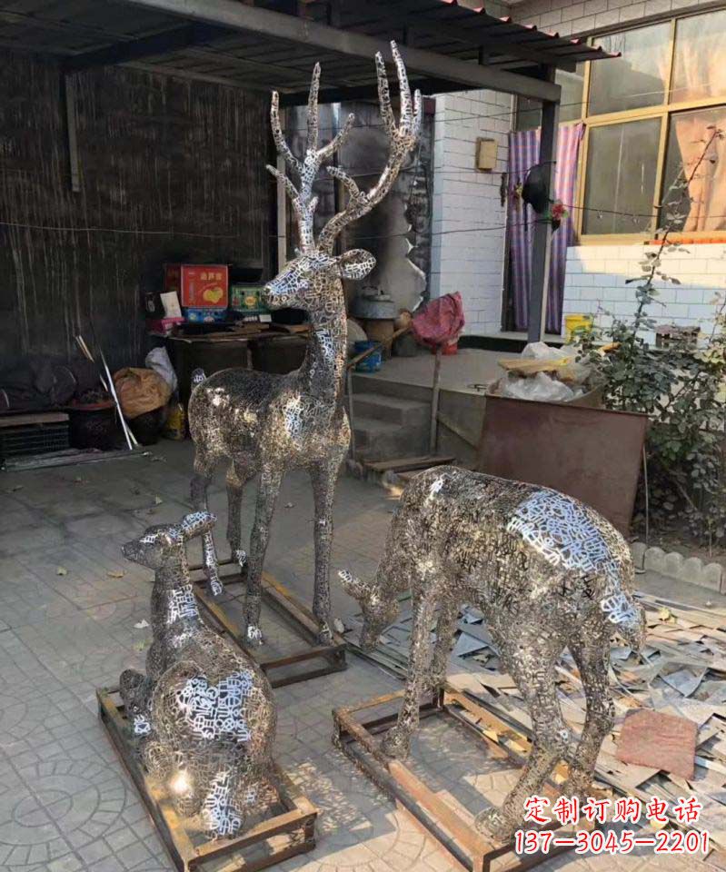 石狮不锈钢庭院里的梅花鹿雕塑