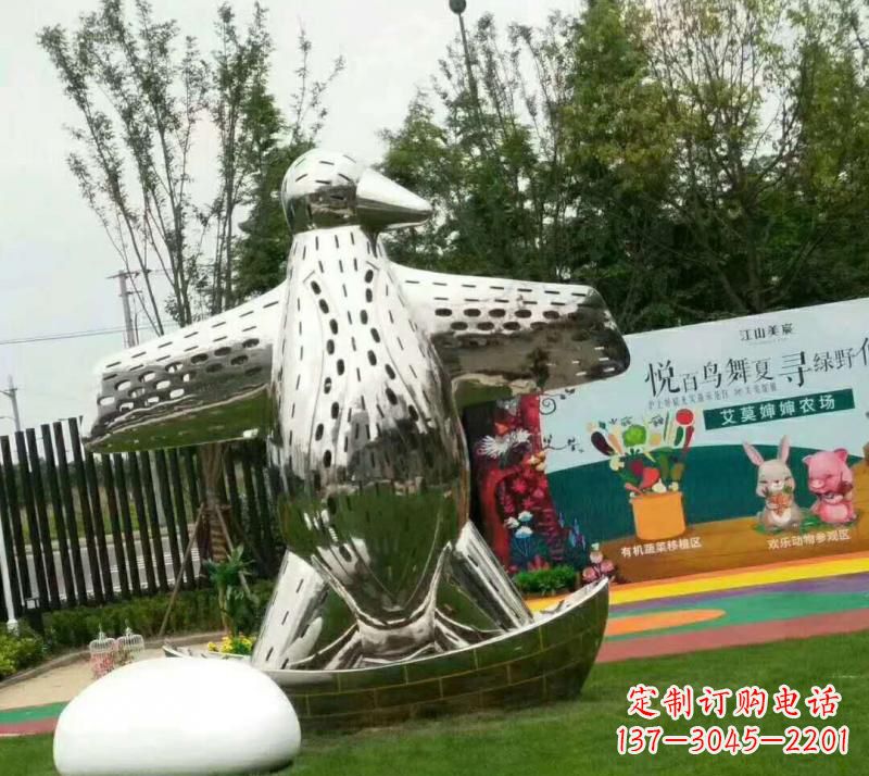 石狮不锈钢现代企鹅雕塑