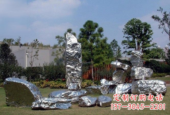 石狮美丽的太湖石雕塑