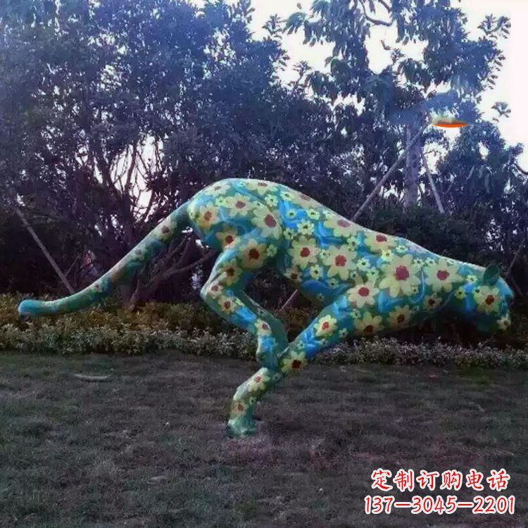 石狮玻璃钢彩绘豹子雕塑艺术与自然的完美结合
