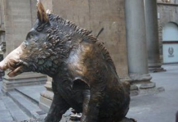 石狮野猪雕塑给步行街带来美丽风景