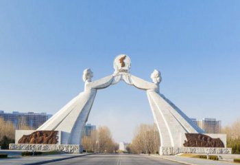 石狮城市街道的拱门雕塑——让城市更加精彩