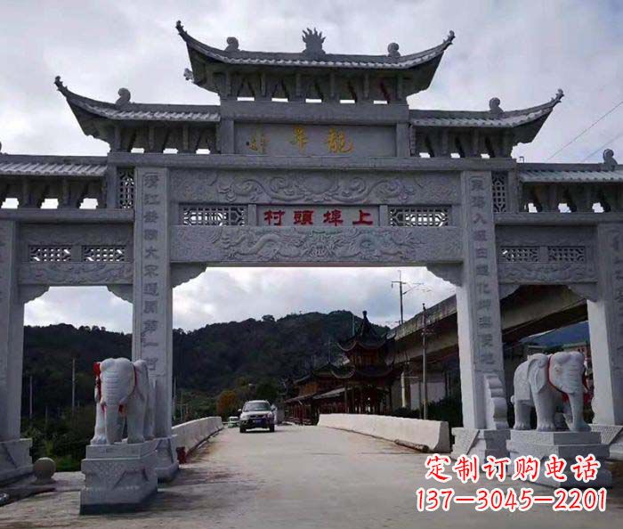 石狮村庄三门五楼石雕牌坊