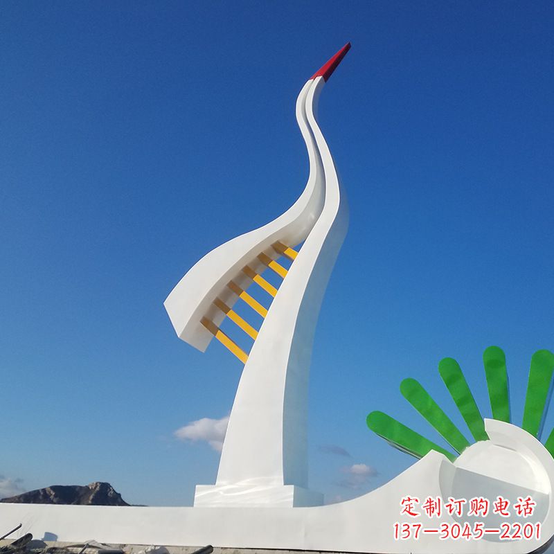 石狮珍贵雅致的丹顶鹤雕塑