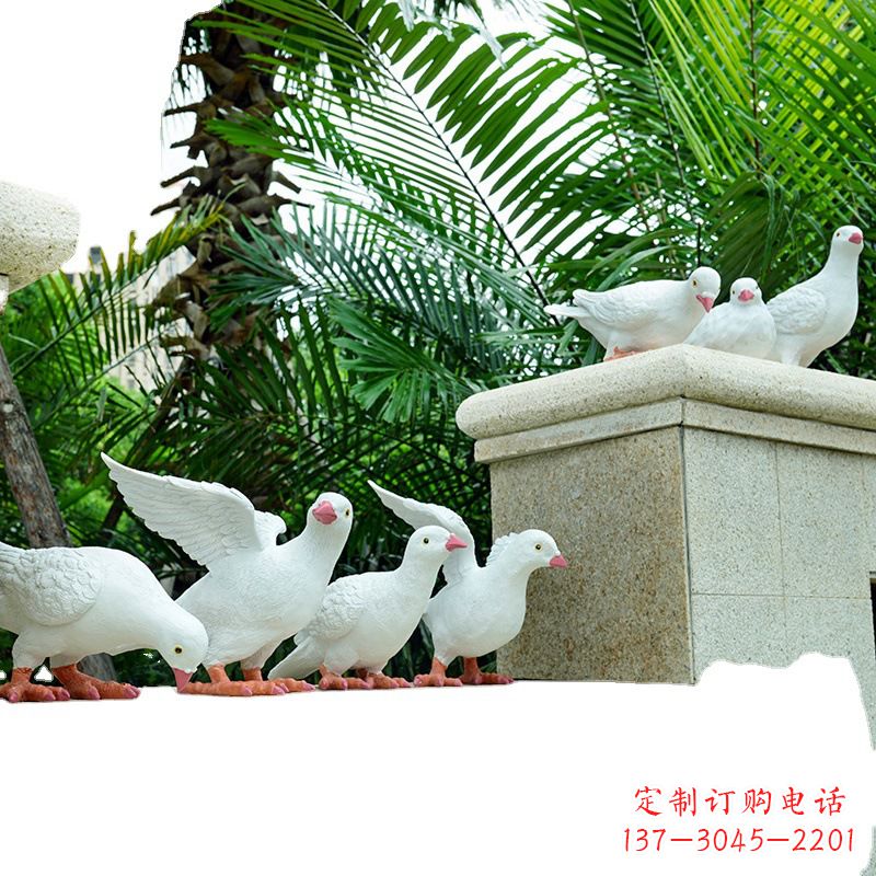 石狮雕像上的鸽子