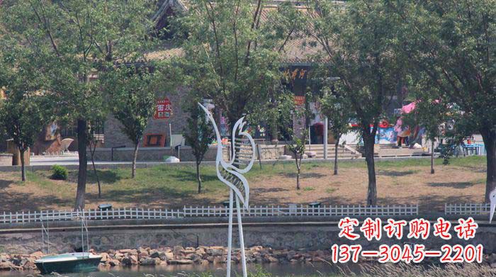 石狮融合瑞雪灵羽,灵灯晶莹不锈钢仙鹤雕塑