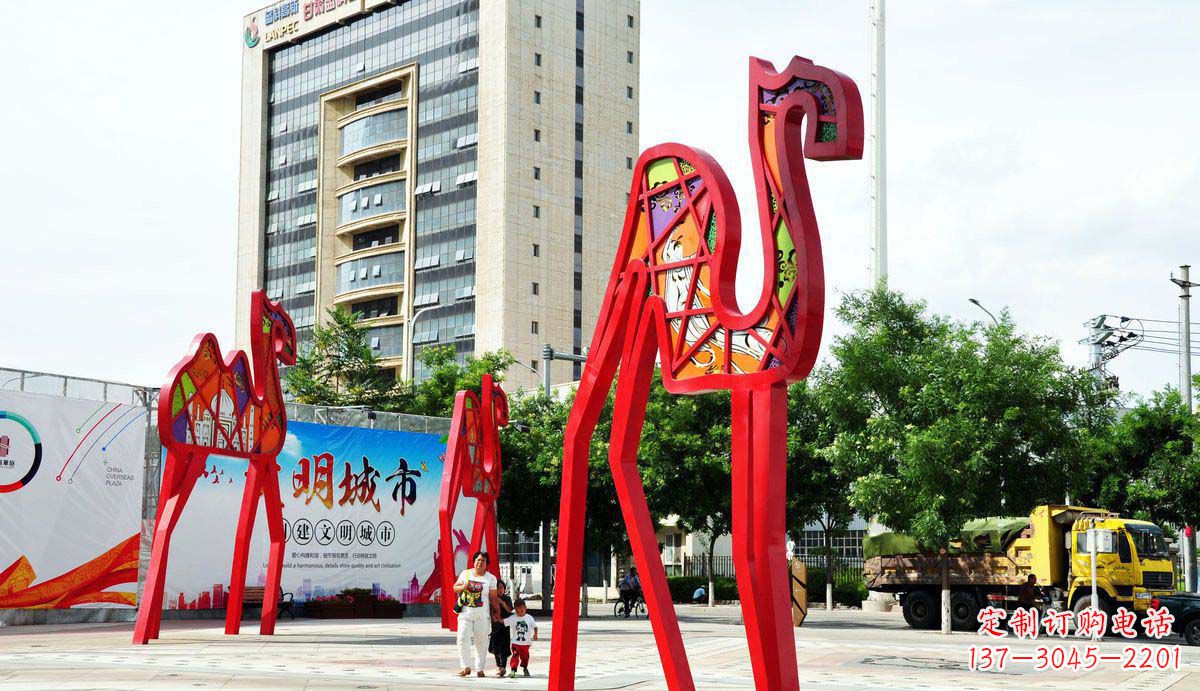 石狮欣赏经典之美,拥有完美的高端骆驼雕塑
