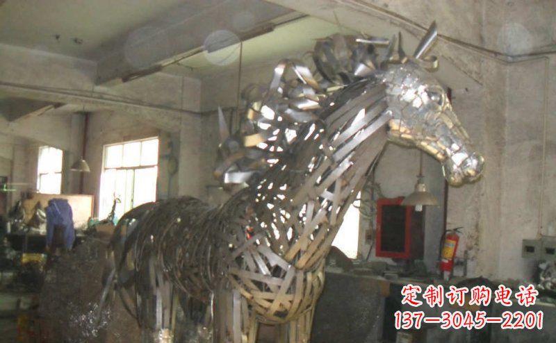 石狮不锈钢抽象马动物雕塑