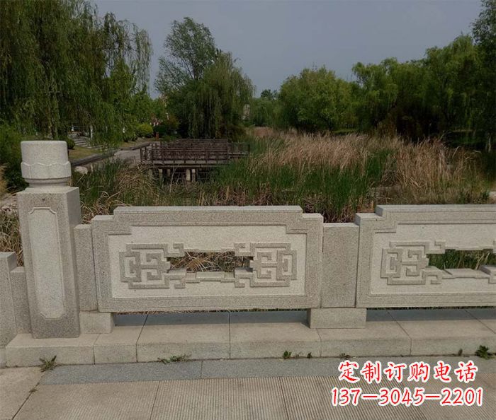 石狮优雅大气的公园栏板雕塑