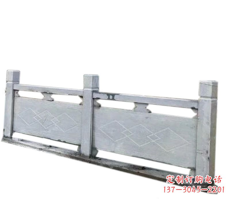 石狮精美绝伦的大理石栏板雕塑