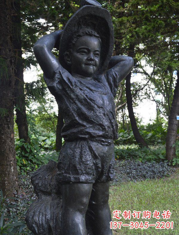 石狮公园戴草帽的小男孩人物铜雕