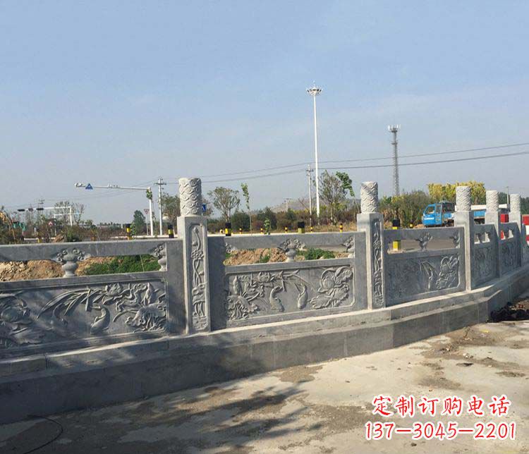 石狮风格各异的精美公园仿古石栏板雕塑