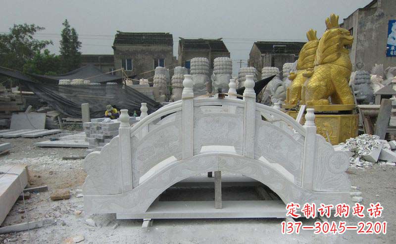 石狮精美的大理石拱桥雕塑