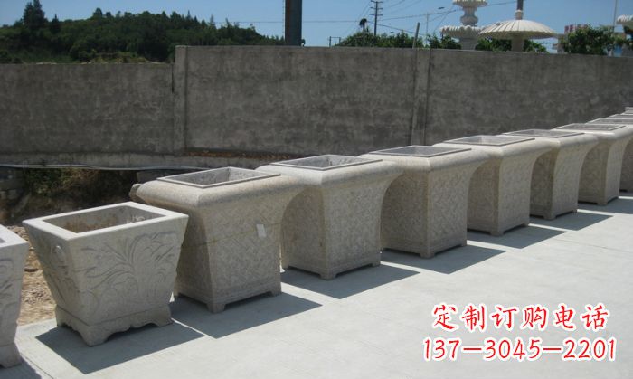石狮大理石花盆石雕 – 在公园展现精美自然风貌