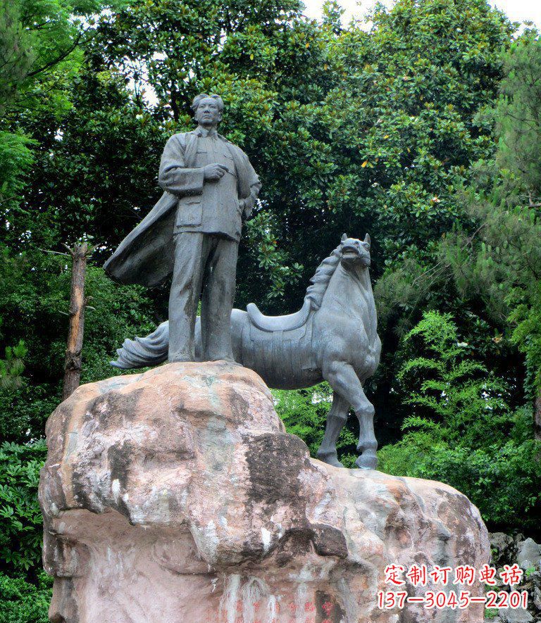 石狮公园毛主席和马景观铜雕