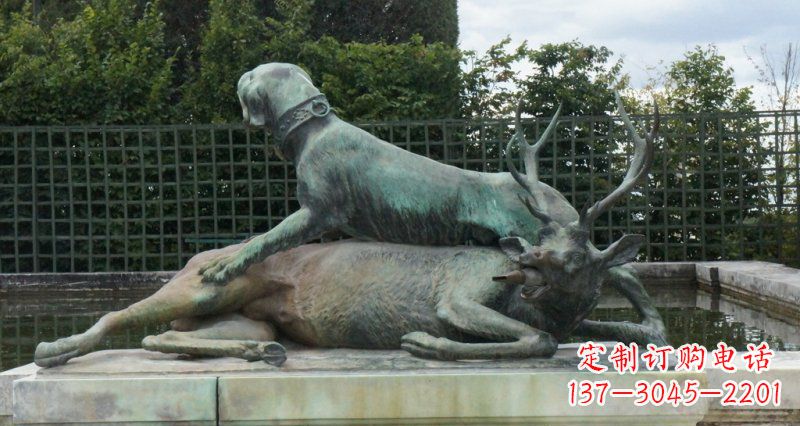 石狮公园梅花鹿和狗动物景观铜雕