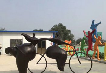 石狮青春无悔，精致自行车雕塑
