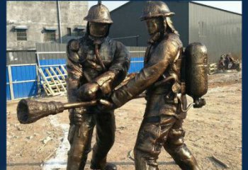石狮以消防员为原型的铜雕塑