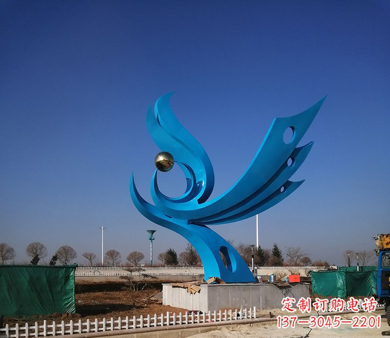 石狮中领雕塑凤凰雕塑,象征着精致的品味