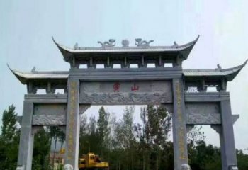 石狮景区三门石雕牌楼，是一种典型的古典建筑风…