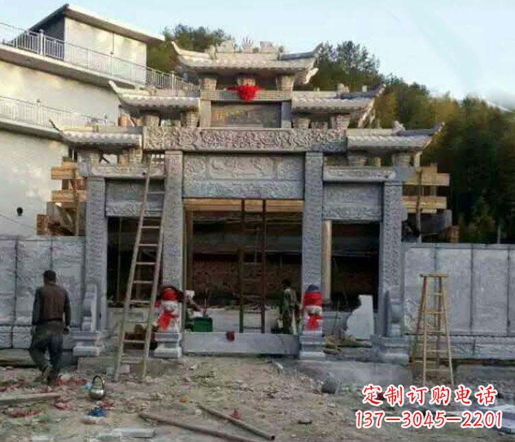 石狮三门仿古石雕牌坊打造质感升级的精致建筑