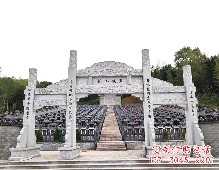 石狮精致雕刻的三门石牌坊雕塑