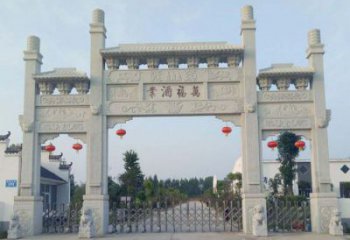 石狮独特艺术风格的农村三门牌坊石雕