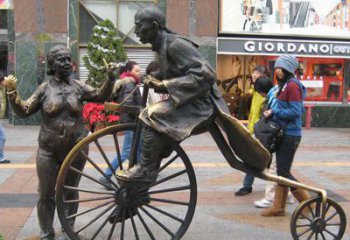 石狮骑自行车铜雕，精美的艺术礼物