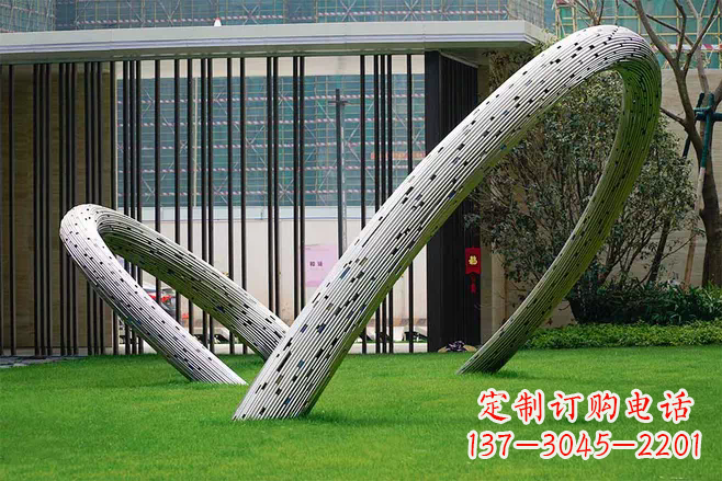 石狮景观雕塑-酒店草坪创意不锈钢圆环景观雕塑
